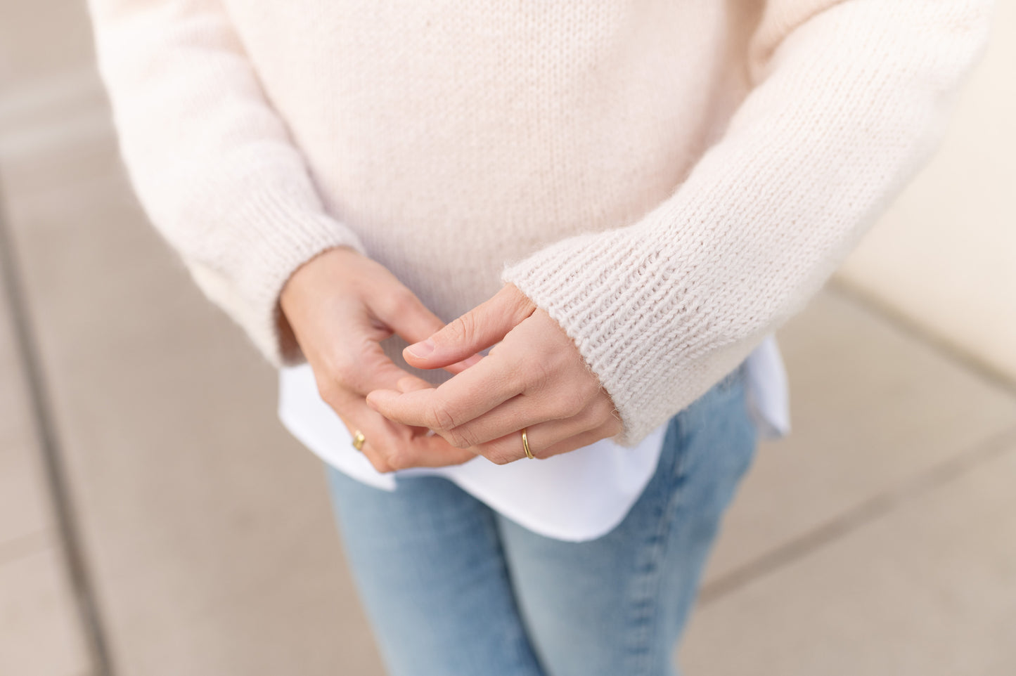 CLASSY RAGLAN SWEATER